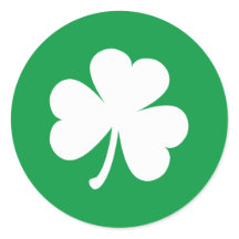 Shamrock blanc sur la St Patrick Green en Irlande