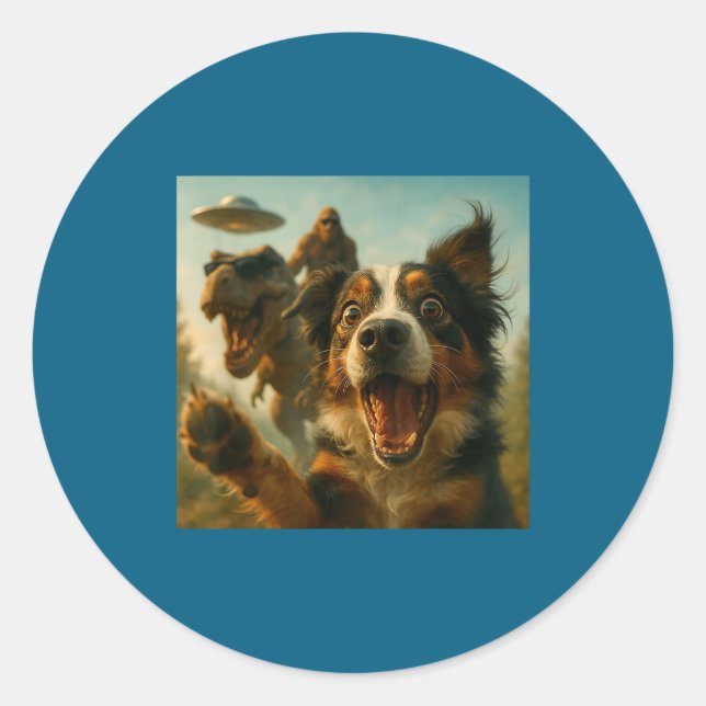 Sticker Rond Shocked Australian Shepherd Dog T-rex Bigfoot Ufo  (Devant)