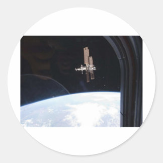 Sticker Rond Station spatiale internationale — vue d'Atlantis