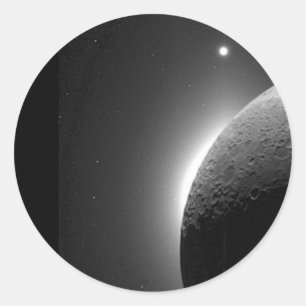 Sticker Rond Superbe image de la NASA, la Lune éclairée par la 