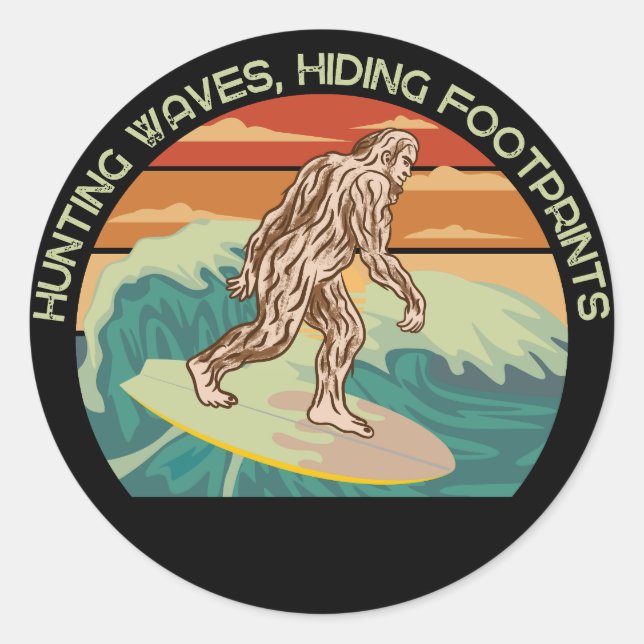 Sticker Rond Surf Bigfoot Chasse Vagues Cachant les empreintes (Devant)