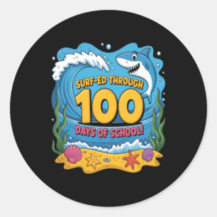 Sticker Rond Surfé à travers 100 jours d'école drôle de requin