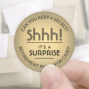 Sticker Rond Surprise Retraite Party Black and Gold Faux Foil