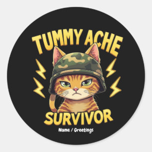 Sticker Rond Survivant des Maux de Ventre Blague de Chat Drôle