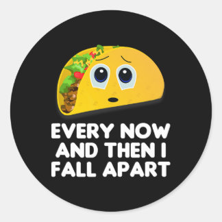 Sticker Rond T-shirt Taco Every Now And Then I Fall Apart