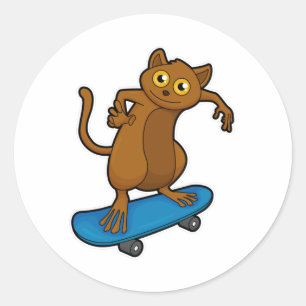 Sticker Rond Tarsier comme Patineur avec Skateboard