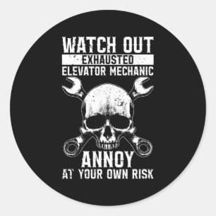 Sticker Rond Technicien mécanicien d'ascenseur épuisé