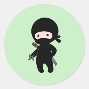 Sticker Rond Tiny Ninja Holding Throwing Star sur Green