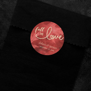 Sticker Rond Tomber amoureux de l'automne   Mariage rouge et or
