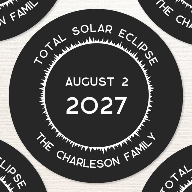 Sticker Rond Total Solaire Eclipse 2027 Personnalisé (Total solar eclipse August 2nd 2027 personalized family name custom text sticker)