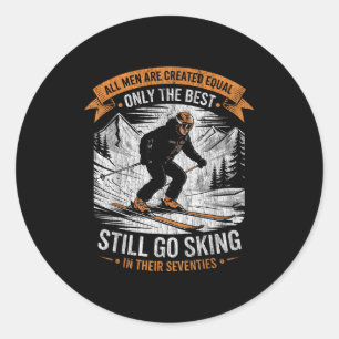Sticker Rond Tous les hommes créés égaux font du ski dans leur