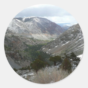 Sticker Rond Traverser les montagnes neigeuses de la Sierra Nev