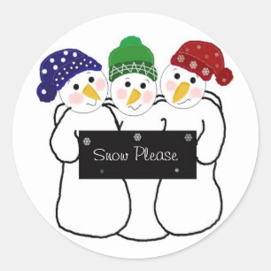 Sticker Rond Trois bonshommes de neige avec un panneau d'hiver