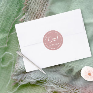 Sticker Rond Typographie de script rose Dusty initiales mariage
