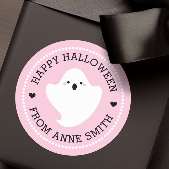 Sticker Rond Un joli fantôme Halloween à partir d'un nom person (Cute ghost Happy Halloween from custom name pink Classic Round Sticker)