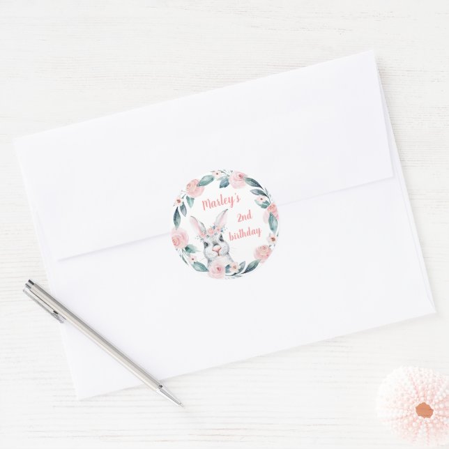 Sticker Rond Un lapin a un anniversaire, n'importe quelle fête  (Enveloppe)
