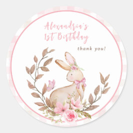 Sticker Rond Un Lapin Est En Train De Tourner Une Fille Rose