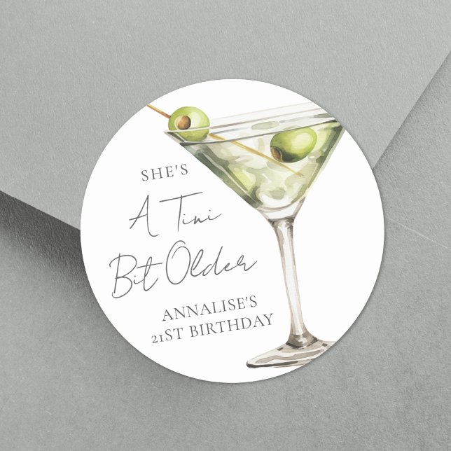 Sticker Rond Un Tini Un Peu Plus Ancien Martini (A Tini Bit Older Martini Birthday Classic Round Sticker)