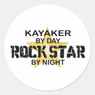 Sticker Rond Vedette du rock de Kayaker par nuit