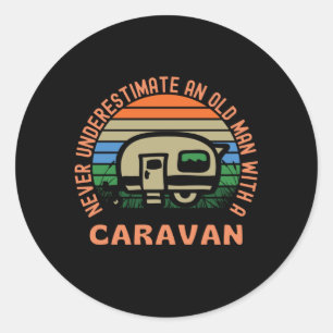 Sticker Rond Vieux Homme Avec Caravane Drôle Caravane