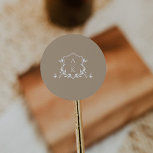 Sticker Rond Vins intemporels Monogram Crest Dusty Beige