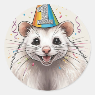Sticker Rond Virginia Opossum portant le casquette d'anniversai