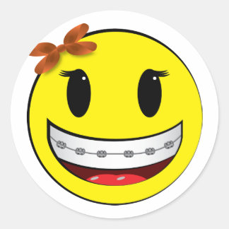 Sticker Rond visage avec accolades - fille