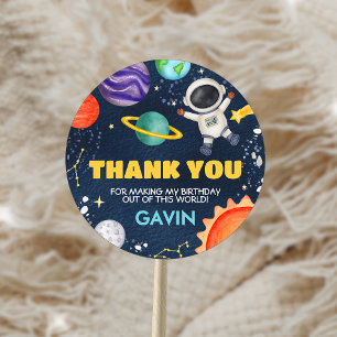 Sticker Rond Voyage dans l'espace autour de la fête d'anniversa