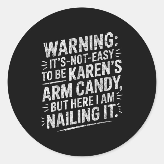 Sticker Rond Warning It's Noteasy To Be Karen's Arm Candy  (Devant)