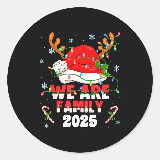 Sticker Rond We Are Family 2025 Christmas Tree Santa Pjs Group  (Devant)