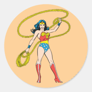 Sticker Rond Wonder Woman debout avec Lasso