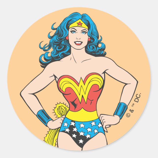 Sticker Rond Wonder Woman tient sur les hanches (Devant)
