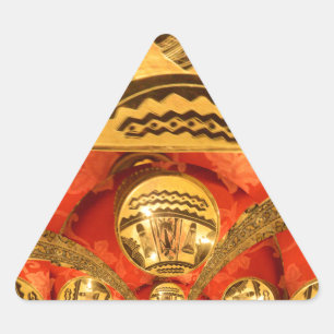 Sticker Triangulaire Art Culturel Africain : Design Rouge Or Riche