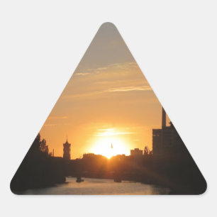 Sticker Triangulaire Carte postale Fernsehturm de nuit d'horizon de