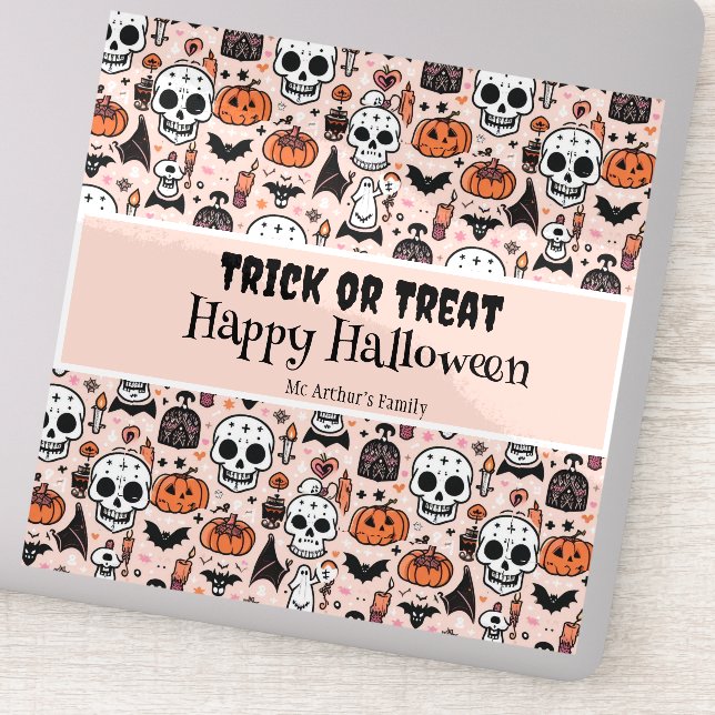 Sticker Tricoter ou traiter l'Halloween rose Nom de famill (Détail)