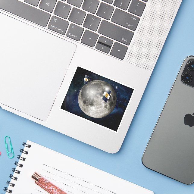 Sticker Twin Grail Spacecraft Orbitant La Lune. (Ordinateur portable avec iPhone)