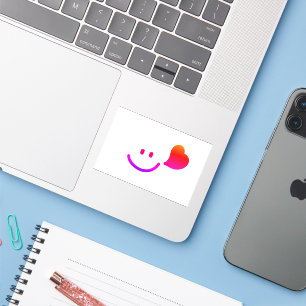 Sticker Visage Souriant Mignon avec Cœur – Vibes Heureuses