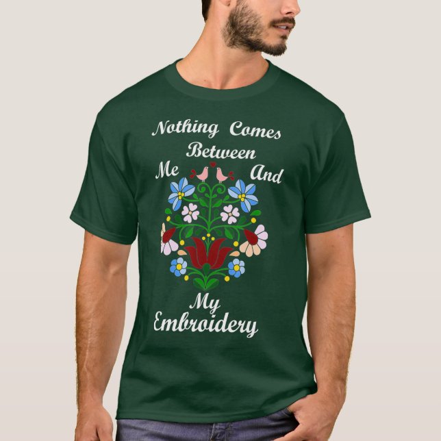 Stickerei Design T für Stickereien Blume T-Shirt (Vorderseite)