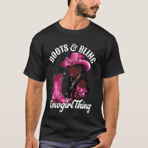 Stiefel und Glanz, das ist Cowgirl-Sache, Schwarze T-Shirt