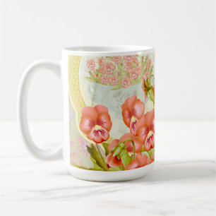 Stiefmütterchen in einer Schale Kaffeetasse
