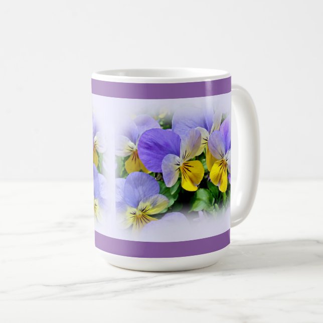 Stiefmütterchen - Lila und gelb Kaffeetasse (VorderseiteRechts)