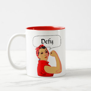 Stilevolle Vintage-starke Frau & editierbarer Text Zweifarbige Tasse