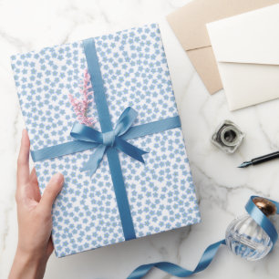 Stilisierte Vergissmeinnicht-Blumen auf Weiß Geschenkpapier