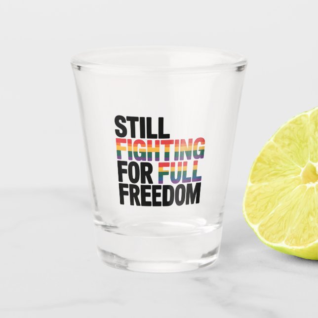 Still Fighting For Full Freedom LGBTQ America 250t Schnapsglas (Vorderseite)