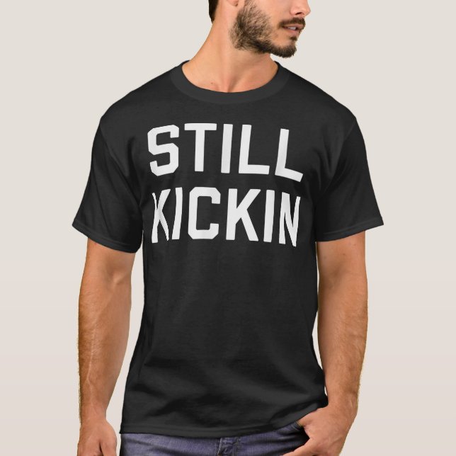 STILL KICKIN  T-Shirt (Vorderseite)