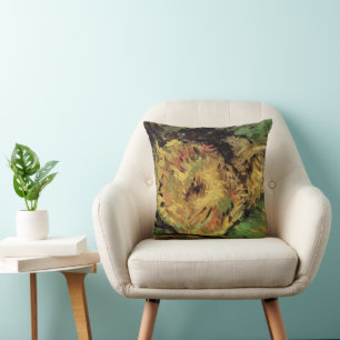 Still Life Two Cut Sonnenblumen von Vincent van Go Kissen