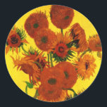 Still Life Vase w 15 Sonnenblumen Vincent van Gogh Runder Aufkleber<br><div class="desc">Still Life: Vase mit 15 Sonnenblumen von Vincent van Gogh ist ein Vintager Kunst Post-Impressionismus noch Leben Blumenmalerei. Ein wunderschönes Bouquet mit frisch geschnittenen gelben und orangefarbenen Sonnenblumen aus einem Sommergarten in voller Blüte. Über den Künstler: Vincent Willem van Gogh (1853-1890) war einer der berühmtesten postimpressionistischen Maler seiner Zeit. Seine...</div>