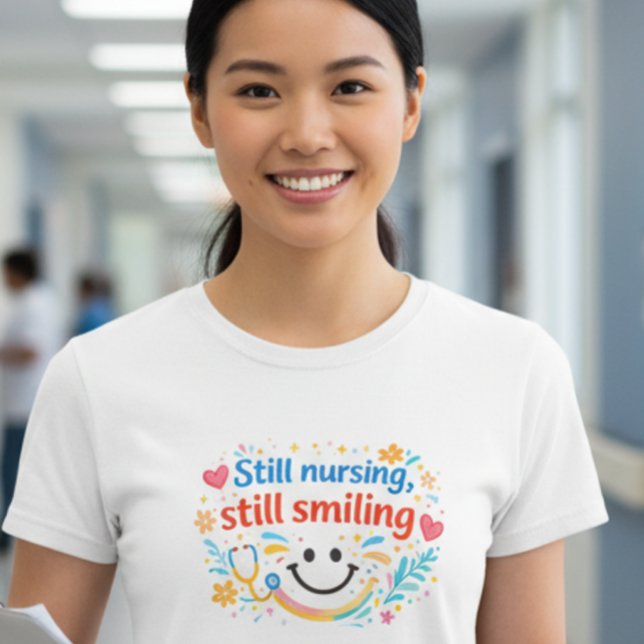 Still Nursing, Still Smilling Nurse T-Shert T-Shirt (Von Creator hochgeladen)