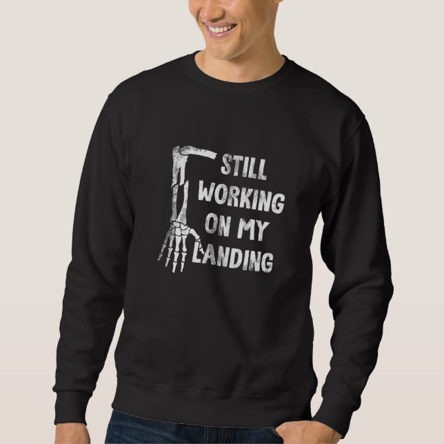 Still Working On My Landing Broken Arm Cast Recove Sweatshirt (Vorderseite)
