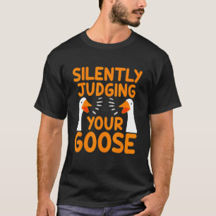 Stille Beurteilung Ihres Gänsetieres T-Shirt